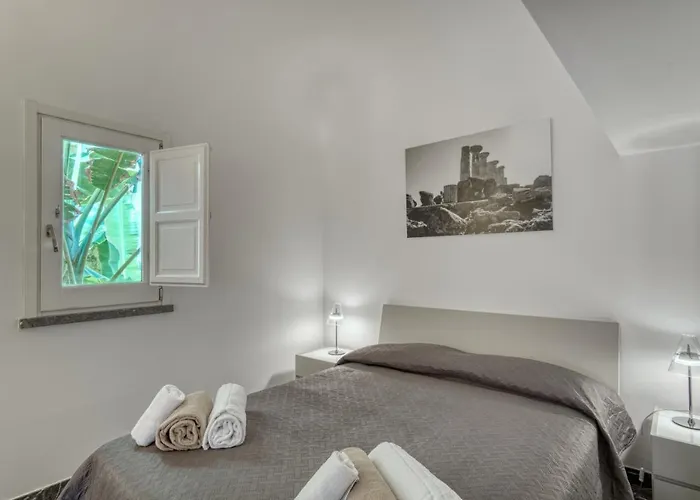 Bordonaro - By Vacation Service تْشيفالو